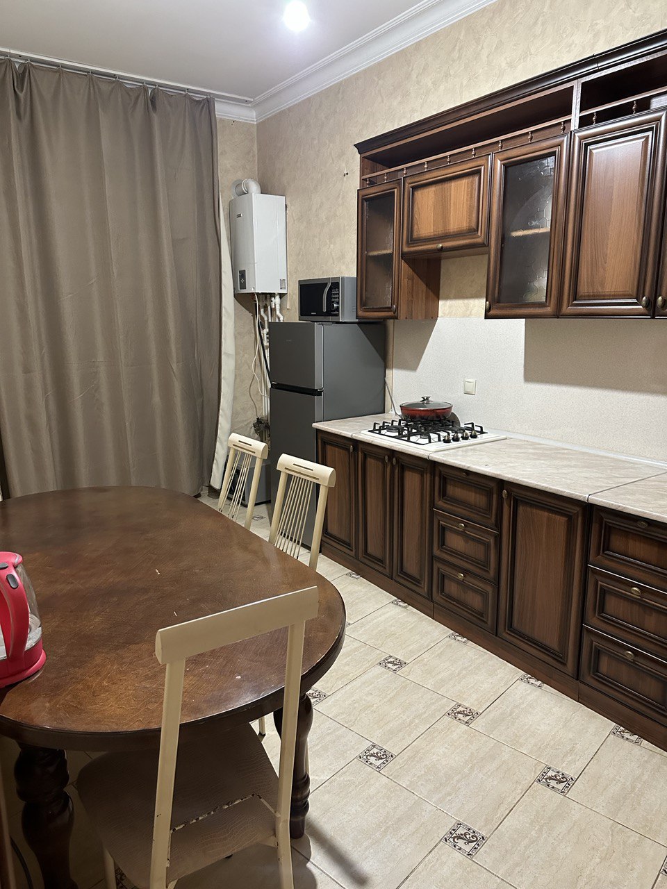 2-к. квартира, 60 м², 1/9 эт.
