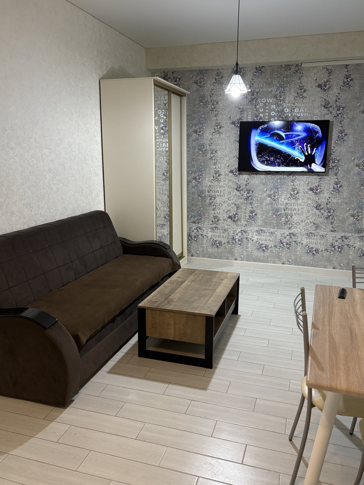 Стильная 2-комнатная квартира у моря в Махачкале.