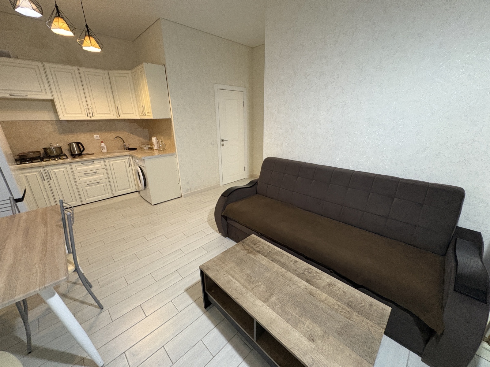 Стильная 2-комнатная квартира у моря в Махачкале.