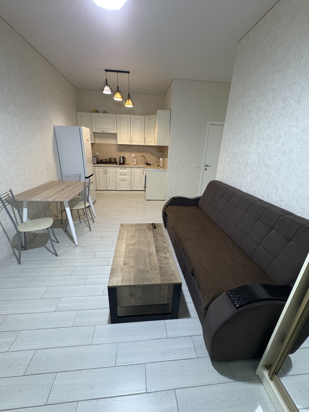 Стильная 2-комнатная квартира у моря в Махачкале.