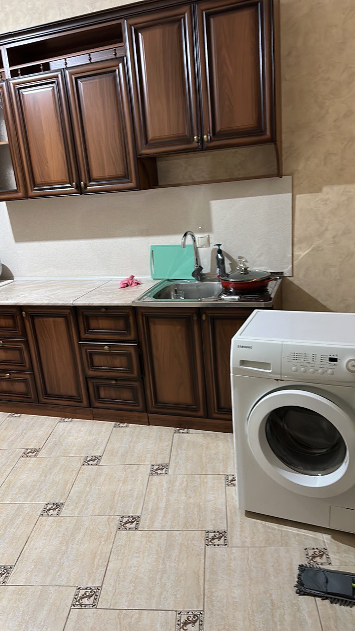 2-к. квартира, 60 м², 1/9 эт.