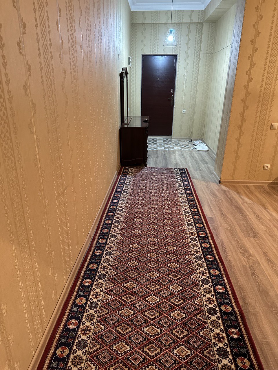2-к. квартира, 60 м², 1/9 эт.
