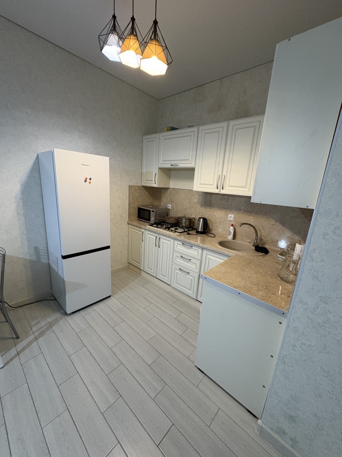 Стильная 2-комнатная квартира у моря в Махачкале.