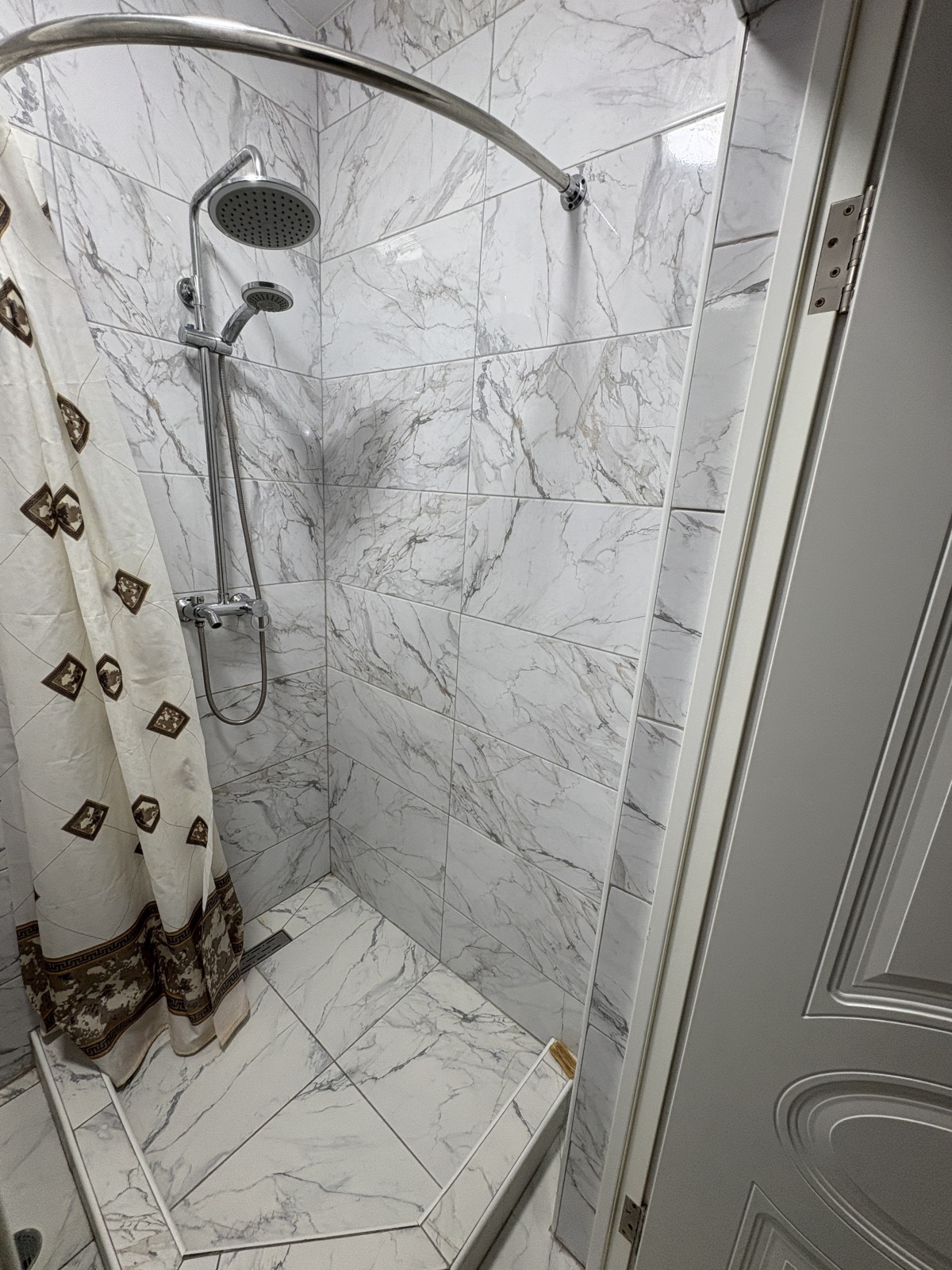 Стильная 2-комнатная квартира у моря в Махачкале.