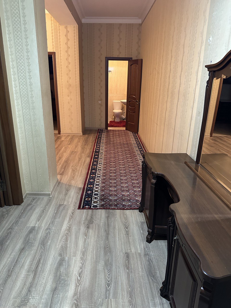 2-к. квартира, 60 м², 1/9 эт.