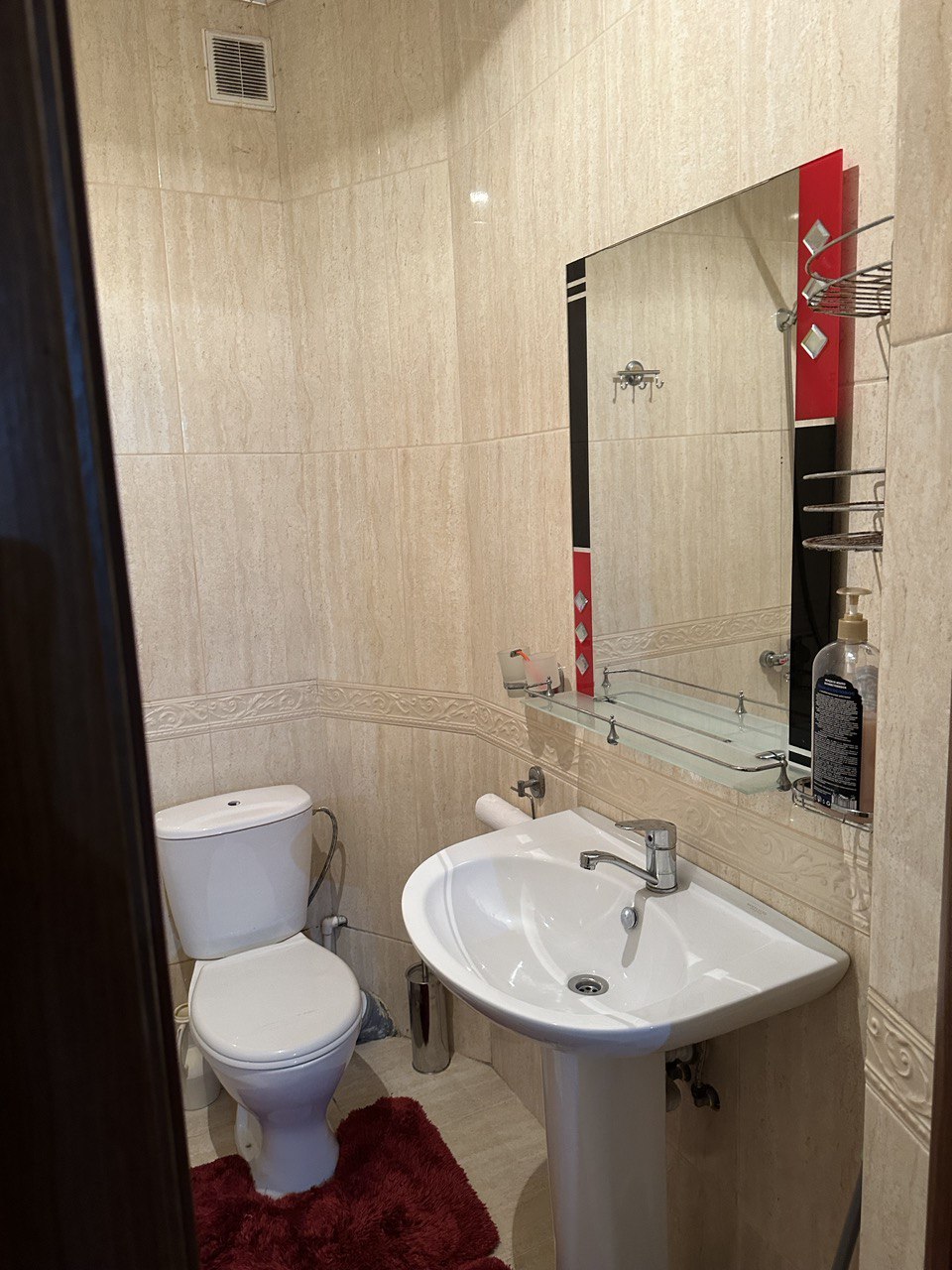 2-к. квартира, 60 м², 1/9 эт.